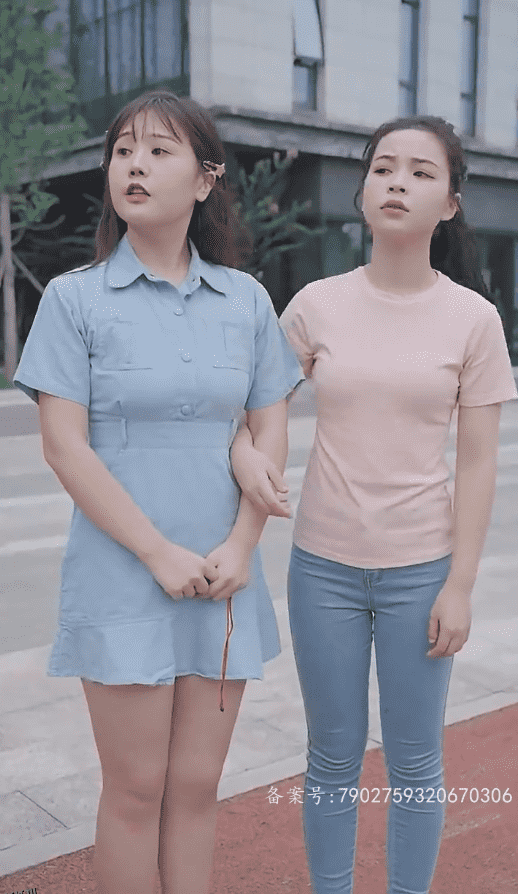 被豪门哥哥看上怎么办 海报