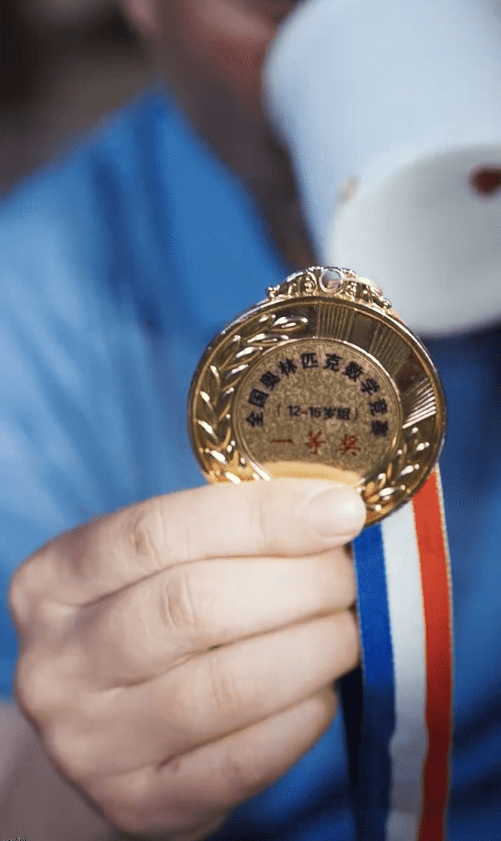 奶奶的废品车，载我进清华 海报