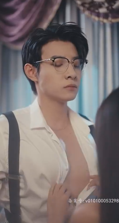 病娇大佬又凶又宠 海报