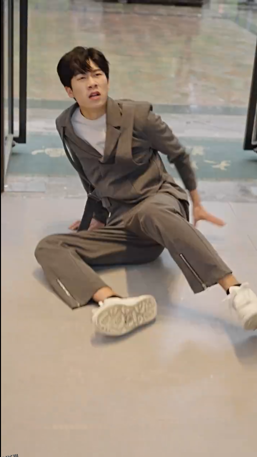 不装了，姑爷摊牌了 海报