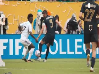 世俱杯四分之一决赛 皇家马德里VS多特蒙德 20250706 海报